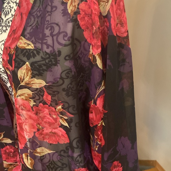 Laura polyester robe. I have 2 of them. Never worn. Very lightweight - Picture 2 of 5